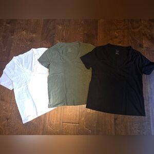 A New Day V-Neck T-Shirt Trio in White, Green, and Black Size XS
